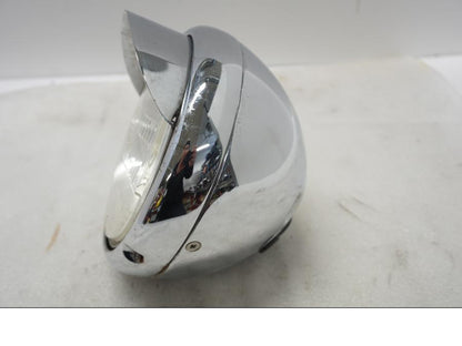 Baksidan på Strålkastare från en Suzuki VL 800 -2004 motorcykel.