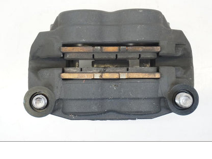 Snett nerifrån på Bromsok från en Honda CBR 650 R -2019 motorcykel.