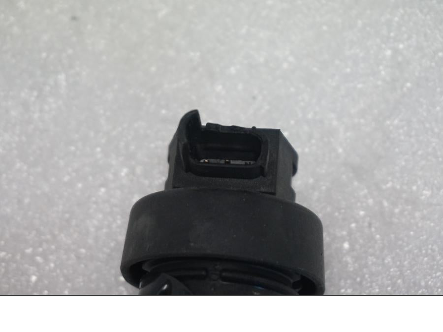 Höger sida på Tändspole från en BMW K 1300 R -2011 motorcykel.