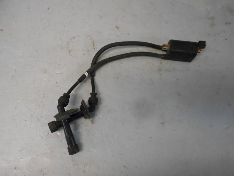 Baksidan på Tändspole från en Suzuki GSX 1400 -2003 motorcykel.