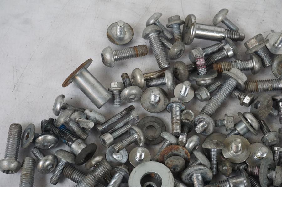 Extrabild3 på Skruv / Mutter etc från en Triumph Tiger Explorer -2013 motorcykel.