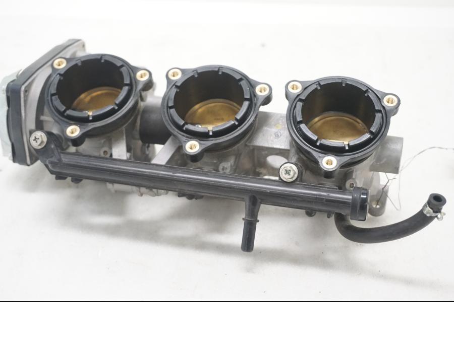 Vänster sida på Spjällhus från en MV Agusta Brutale 800 -2014 motorcykel.