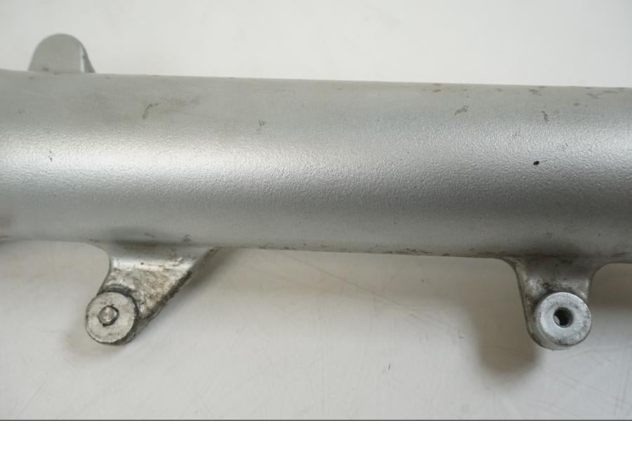 Höger sida på Gaffelben från en BMW F 650 CS -2002 motorcykel.