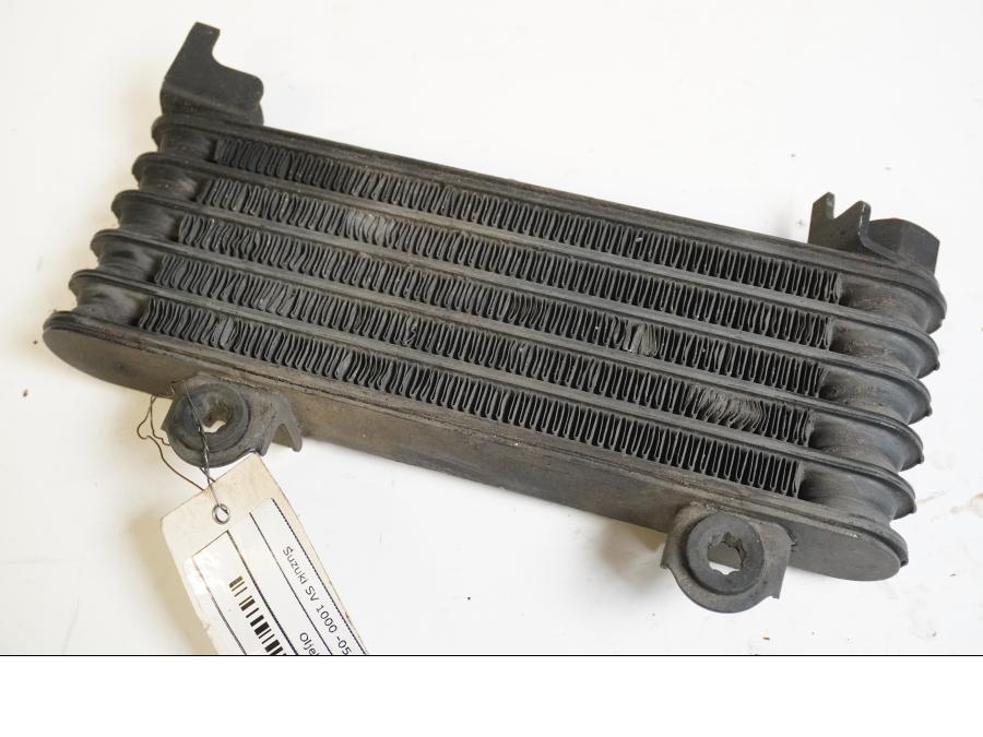 Framsidan på Oljekyl från en Suzuki SV 1000 -2005 motorcykel.