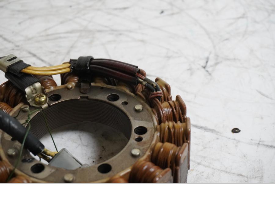 Baksidan på Generator från en Honda VT 600 C -1994 motorcykel.