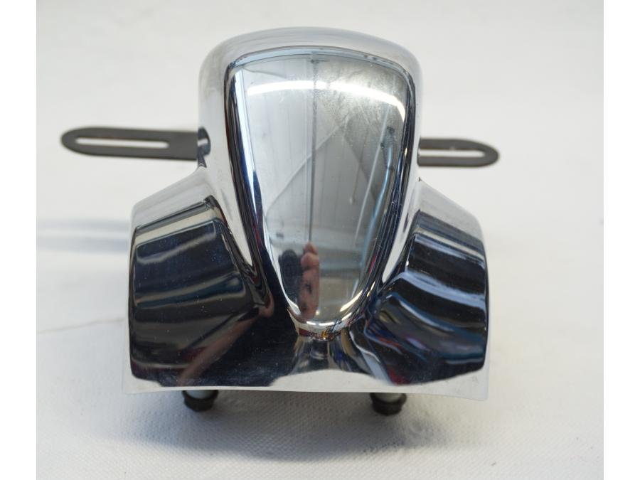 Vänster sida på Skylthållare från en Kawasaki VN 900 -2006 motorcykel.