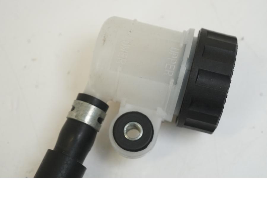 Extrabild1 på Bromshuvudcylinder från en Yamaha YZF R7 -2022 motorcykel.