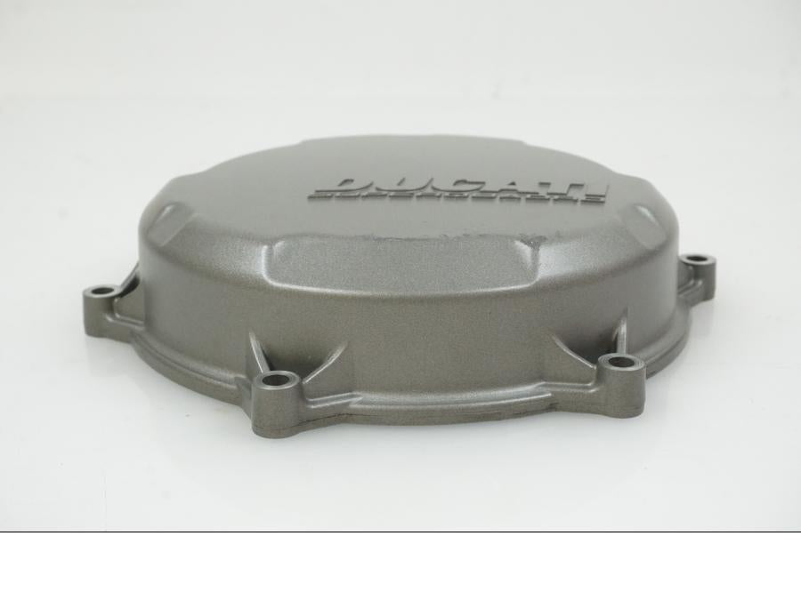 Baksidan på Kopplingskåpa från en Ducati 1299 Panigale -2018 motorcykel.