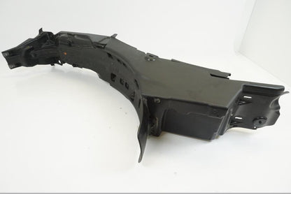 Baksidan på Undertail från en Triumph Tiger 1200 -2018 motorcykel.