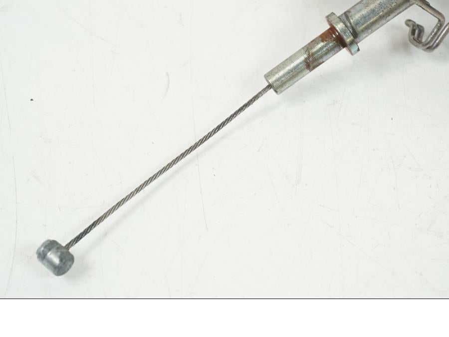 Snett uppifrån på Gasvajer från en Kawasaki ER-6F -2016 motorcykel.