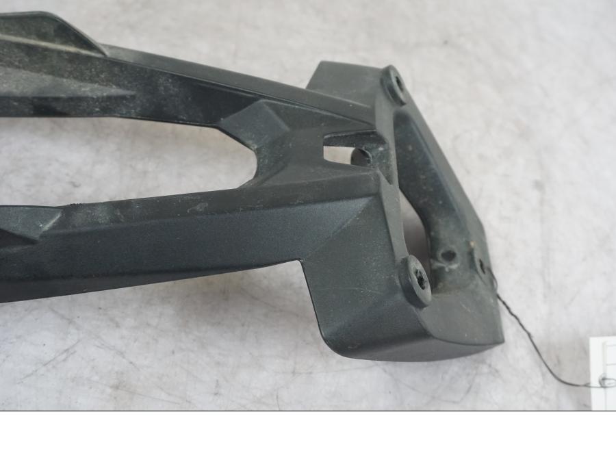 Höger sida på Skylthållare från en BMW F 800 R -2018 motorcykel.