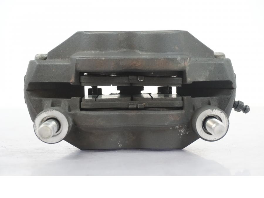 Snett nerifrån på Bromsok från en Suzuki GSX-R 600 -2007 motorcykel.