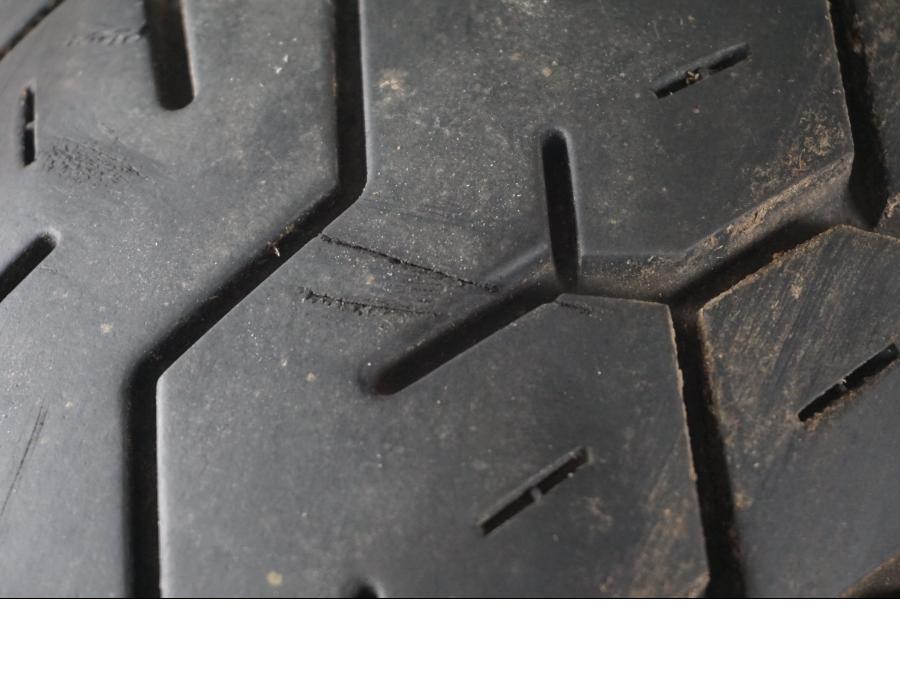 Extrabild2 på <p>Begagnad däck av märket Bridgestone och modell Exedra G546.</p>

<p>Dimension 170/80-15 M/C 77S. </p>

<p>Mönsterdjup ca: 4,00mm.</p>

<p>Mönsterdjup yttre kanter ca: 5,40mm.</p>

<p>Tillv: Vecka 44 år 2014.</p> moped.