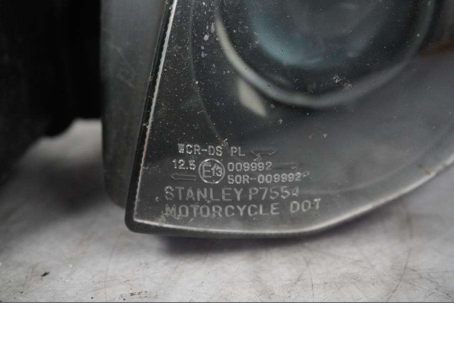 Snett nerifrån på Strålkastare från en Kawasaki ZX-10R -2008 motorcykel.