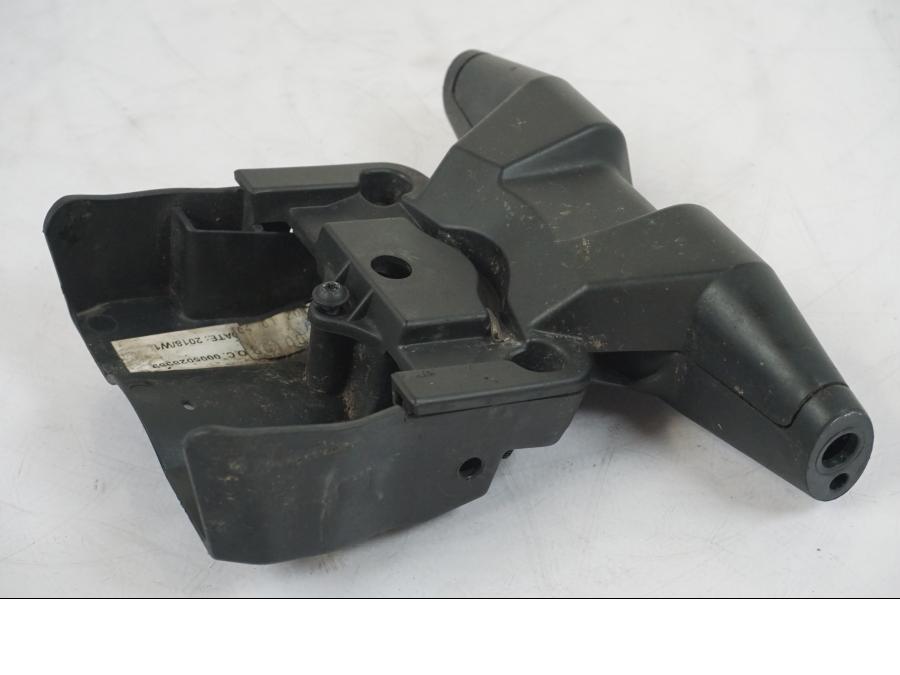 Höger sida på Blinkersfäste från en KTM 1290 Super Duke R -2018 motorcykel.