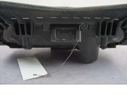 Vänster sida på Sadel från en Kawasaki Z 900 -2019 motorcykel.