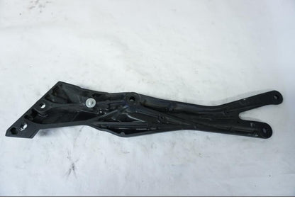 Baksidan på Ramdel från en Kawasaki Z 800 -2013 motorcykel.