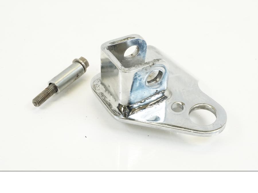 Höger sida på Fotpinnefäste från en Triumph Speedmaster -2006 motorcykel.