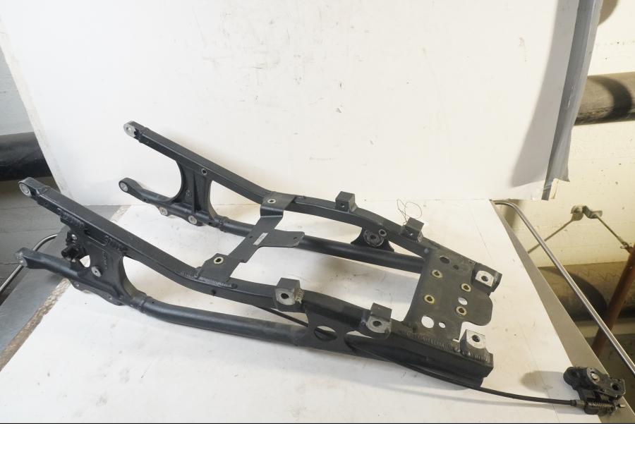 Vänster sida på Bakram från en Triumph Tiger -2007 motorcykel.