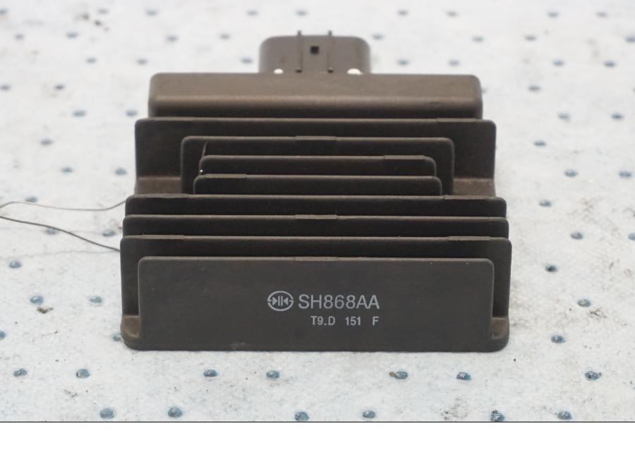 Framsidan på Likriktare från en Kawasaki Z 650 ABS -2020 motorcykel.