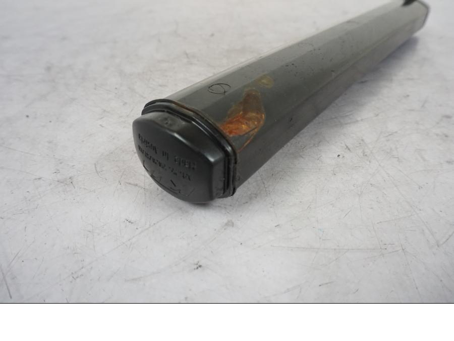 Vänster sida på Oljetank från en KTM 690 Duke -2014 motorcykel.