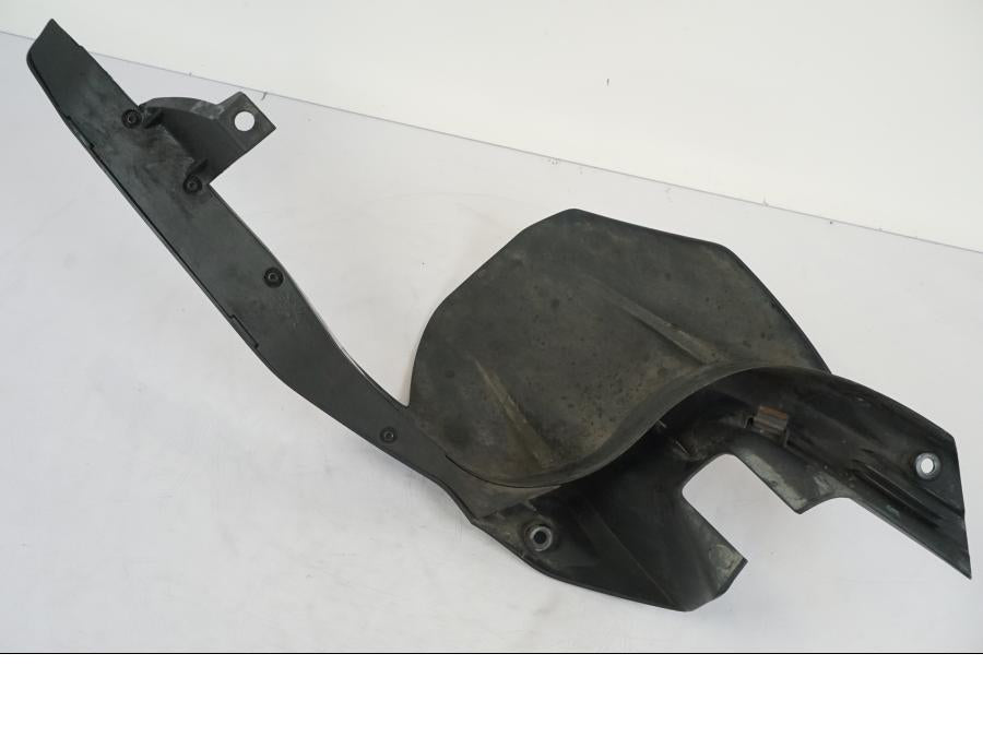 Snett uppifrån på Svingskärm från en KTM 1290 Super Duke R -2018 motorcykel.