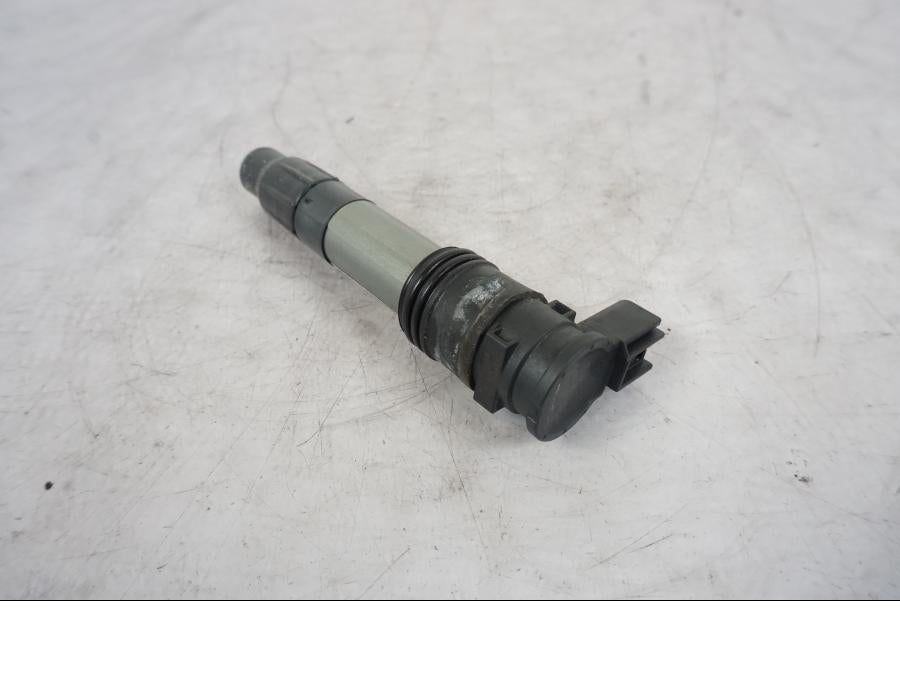 Framsidan på Tändspole från en KTM 1290 Super Duke R -2021 motorcykel.