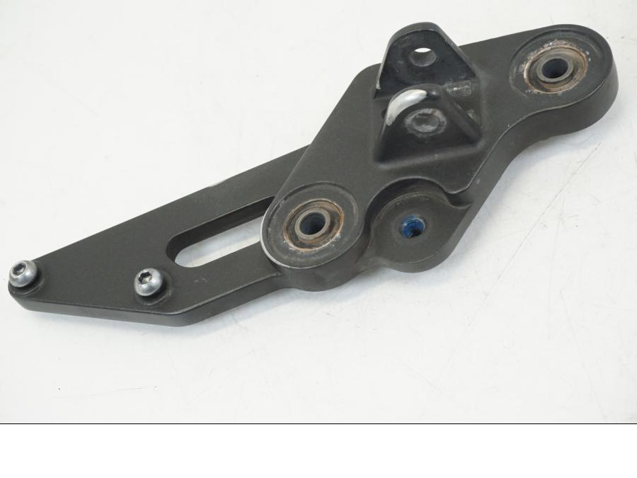 Vänster sida på Fotpinnefäste från en Yamaha XSR 700 -2016 motorcykel.