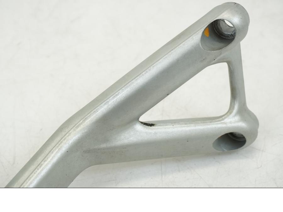 Extrabild3 på Fotpinne från en Ducati Streetfighter V4 -2020 motorcykel.