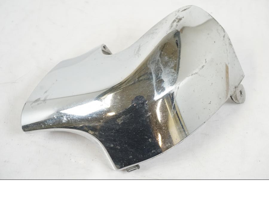 Framsidan på Magkåpa från en Suzuki VZR 1800 -2009 motorcykel.