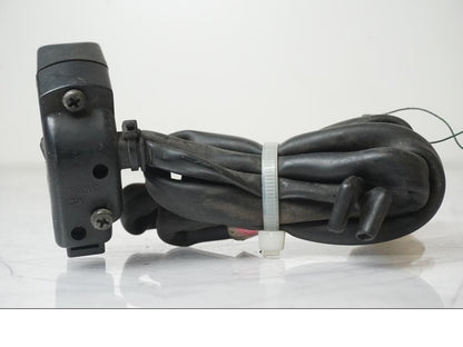 Vänster sida på Styrelreglage från en Honda XL 600 V -1997 motorcykel.