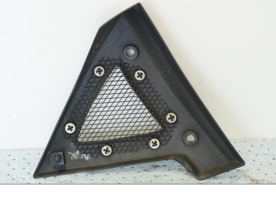 Vänster sida på Vattenkylkåpa från en Suzuki GSX 1300 BK -2008 motorcykel.