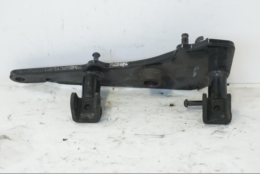 Vänster sida på Fotplattefäste från en Kawasaki VN 1500 -1996 motorcykel.