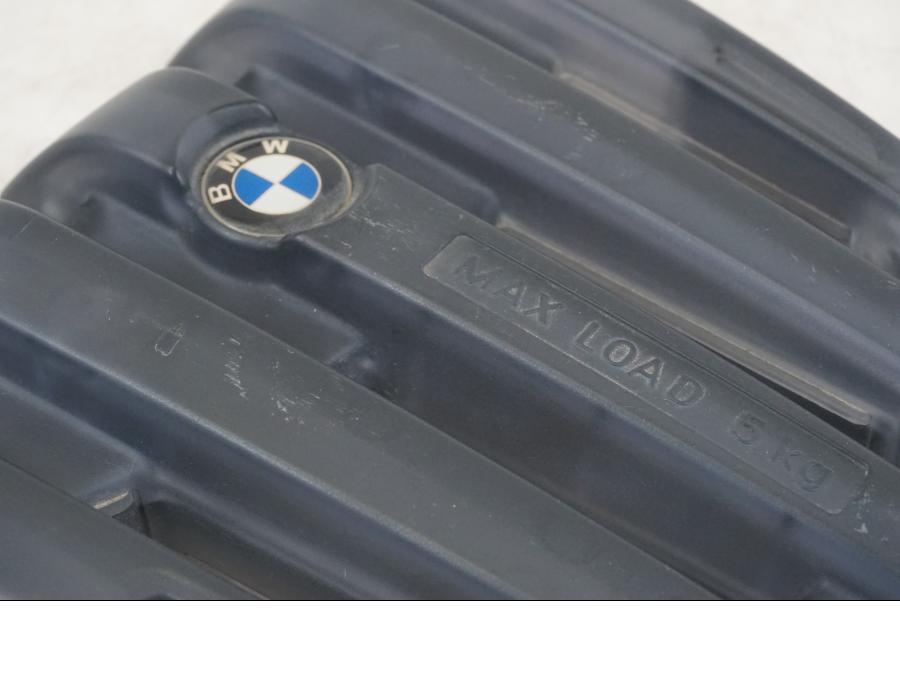 Baksidan på Pakethållare från en BMW F 650 CS -2003 motorcykel.