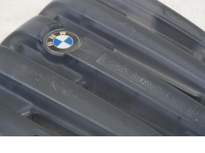 Baksidan på Pakethållare från en BMW F 650 CS -2003 motorcykel.