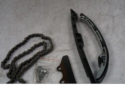 Höger sida på Kamkedja från en Triumph Tiger Explorer -2016 motorcykel.