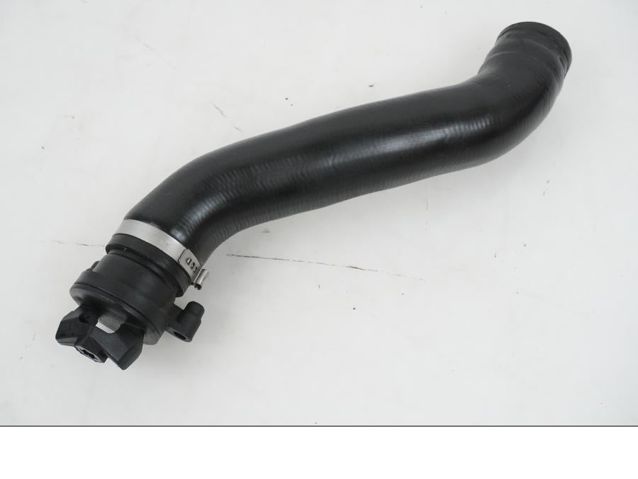 Framsidan på Oljelock från en KTM 1290 Super Adventure S -2022 motorcykel.