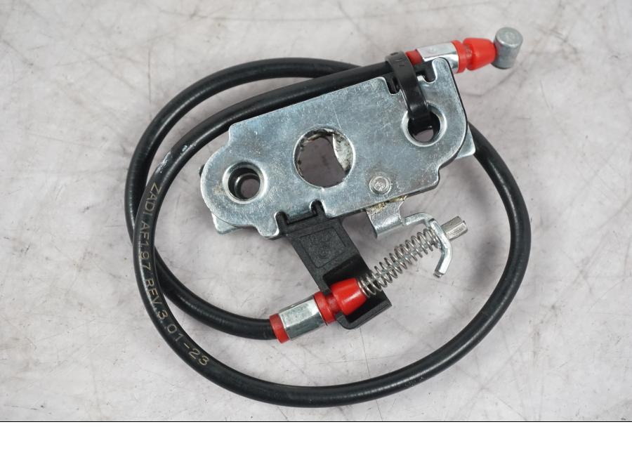 Framsidan på Sadellåsmekanism från en Ducati Multistrada V4 -2024 motorcykel.