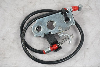 Framsidan på Sadellåsmekanism från en Ducati Multistrada V4 -2024 motorcykel.