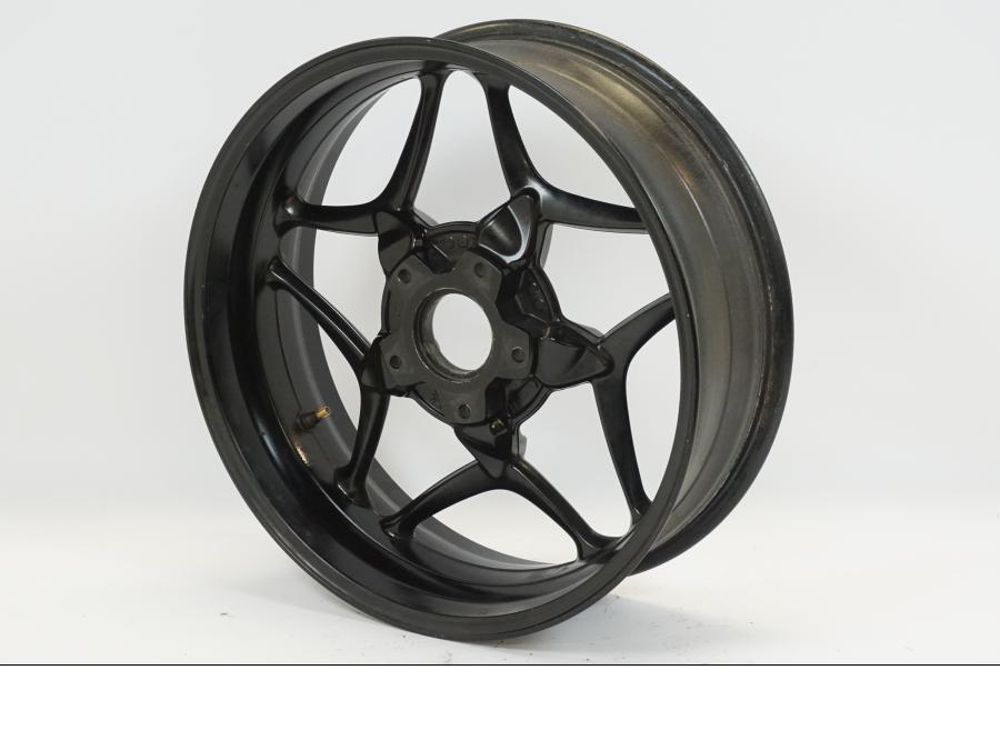 Höger sida på Fälg från en BMW K 1200 S -2006 motorcykel.