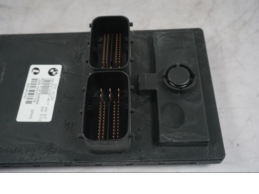 Snett uppifrån på ZFE styrbox från en BMW F 800 R -2018 motorcykel.