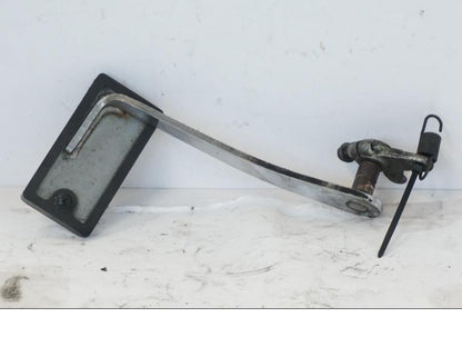 Vänster sida på Bromspedal från en Kawasaki VN 1500 -1996 motorcykel.