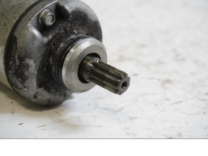 Baksidan på Startmotor från en Yamaha YZF R6 -1999 motorcykel.