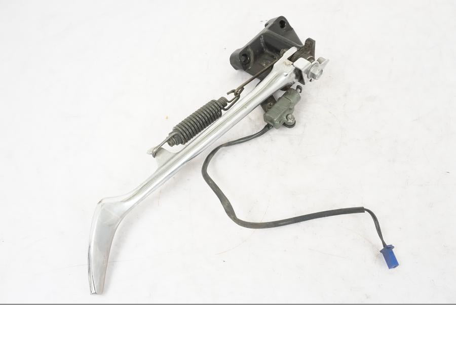 Framsidan på Sidostöd från en Yamaha XVS 1100 -2000 motorcykel.