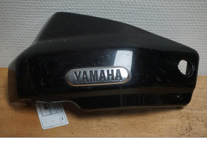 Framsidan på Sidopanel från en Yamaha XVS 1100 -2006 motorcykel.