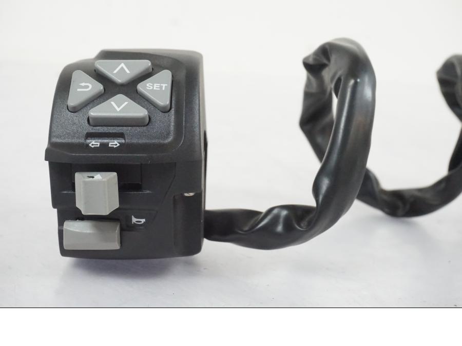 Höger sida på Styrelreglage från en KTM 390 Adventure -2021 motorcykel.