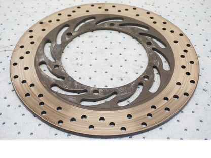 Baksidan på Bromsskiva från en Yamaha XVS 1100 -2000 motorcykel.