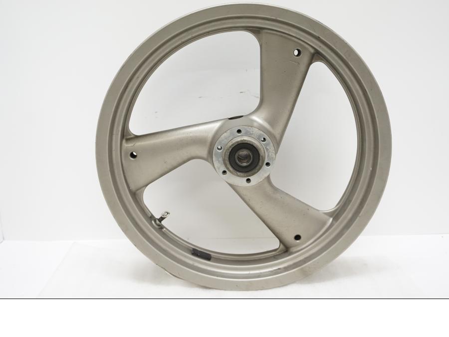 Baksidan på Fälg från en Ducati Monster 900 -1998 motorcykel.