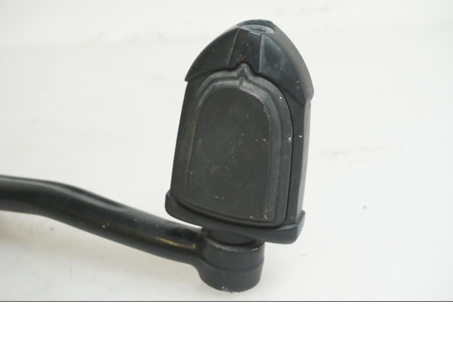 Vänster sida på Bromspedal från en Indian Chieftain Dark Horse -2019 motorcykel.