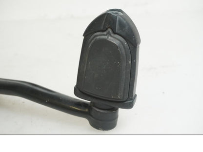 Vänster sida på Bromspedal från en Indian Chieftain Dark Horse -2019 motorcykel.